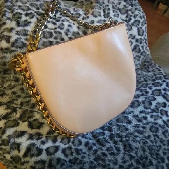 Fashion Nude Color 2 Tone Chain Detail and Shoulder  Strap Fashion Bag - Picture 4 of 11